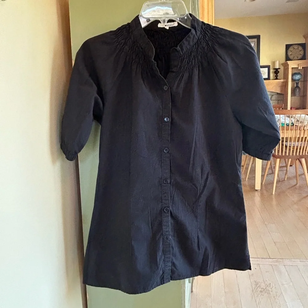 LA Made Women’s 100% Cotton Black Short Sleeve Smocked Top Size Medium - Picture 3 of 10